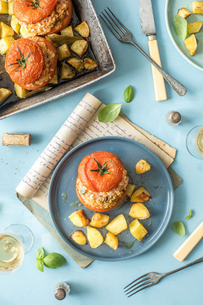 Tomaten gefüllt mit Reis und Kartoffeln